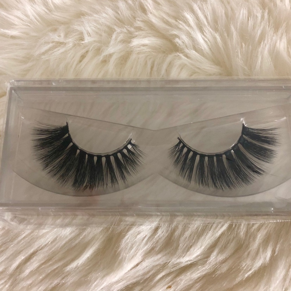 EYELASHES (XTRA)